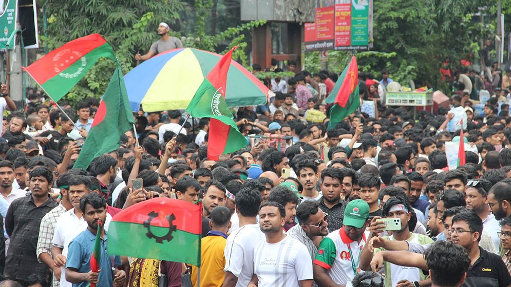 শাহবাগে ছাত্রদলের সমাবেশে নেতাকর্মীদের ঢল