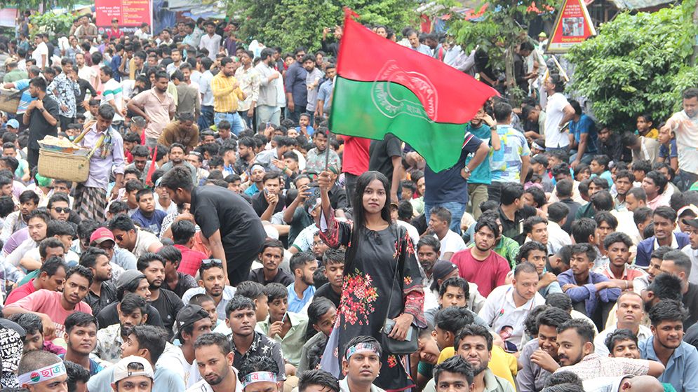 শাহবাগে ছাত্রদলের সমাবেশে নেতাকর্মীদের ঢল