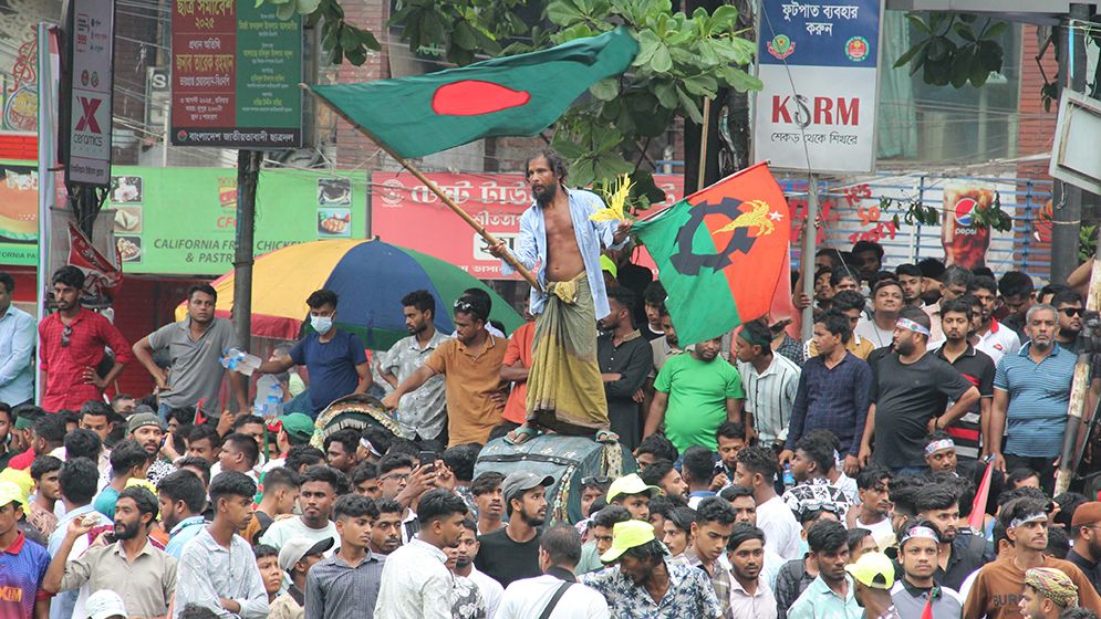 শাহবাগে ছাত্রদলের সমাবেশে নেতাকর্মীদের ঢল