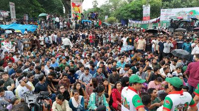 শাহবাগে ছাত্রদলের সমাবেশে নেতাকর্মীদের ঢল
