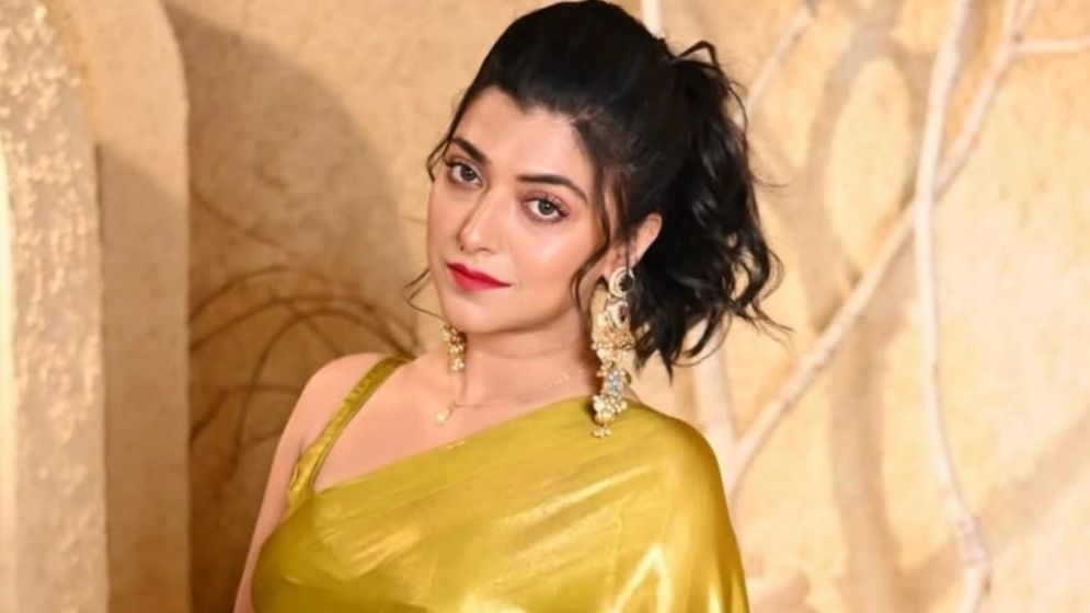কাঁদতে কাঁদতে স্বামীর পরকীয়ার প্রমাণ প্রকাশ করলেন অভিনেত্রী