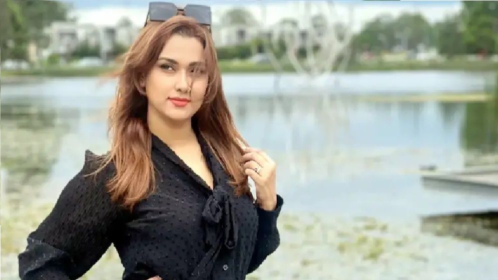 ছুটিতে অস্ট্রেলিয়ায় ববি