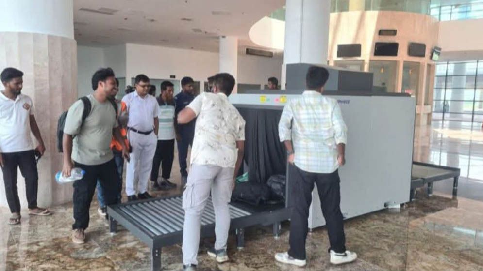 রেলস্টেশনে দেশের প্রথম স্ক্যানার বসল কক্সবাজারে