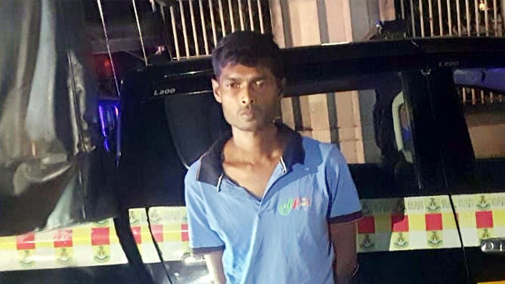 সন্তানদের সামনে স্ত্রীকে হত্যা, পলাতক স্বামী গ্রেফতার