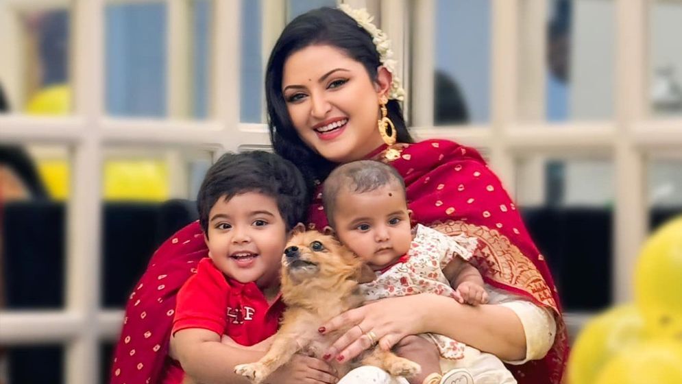 দত্তক কন্যাকে ফিরিয়ে দেওয়া নিয়ে মুখ খুললেন পরীমনি