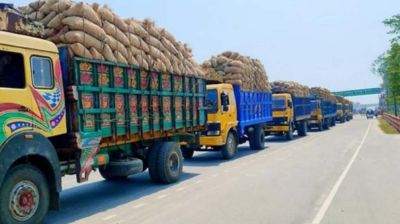বাংলাবান্ধা স্থলবন্দর দিয়ে নেপালে ২৩১ টন আলু রপ্তানি
