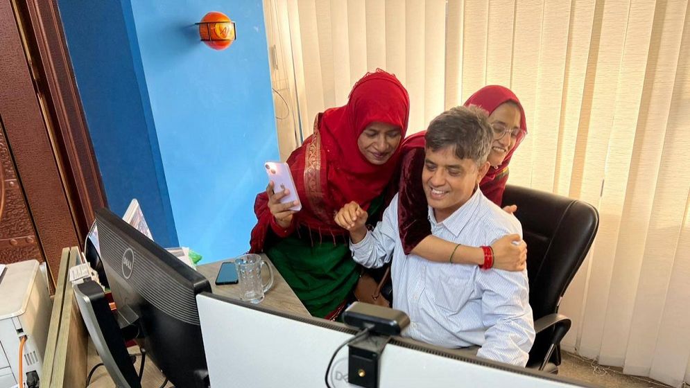 হাসিনার পালিয়ে যাওয়ার ব্রেকিং নিউজের গল্প শোনালেন শফিকুল আলম