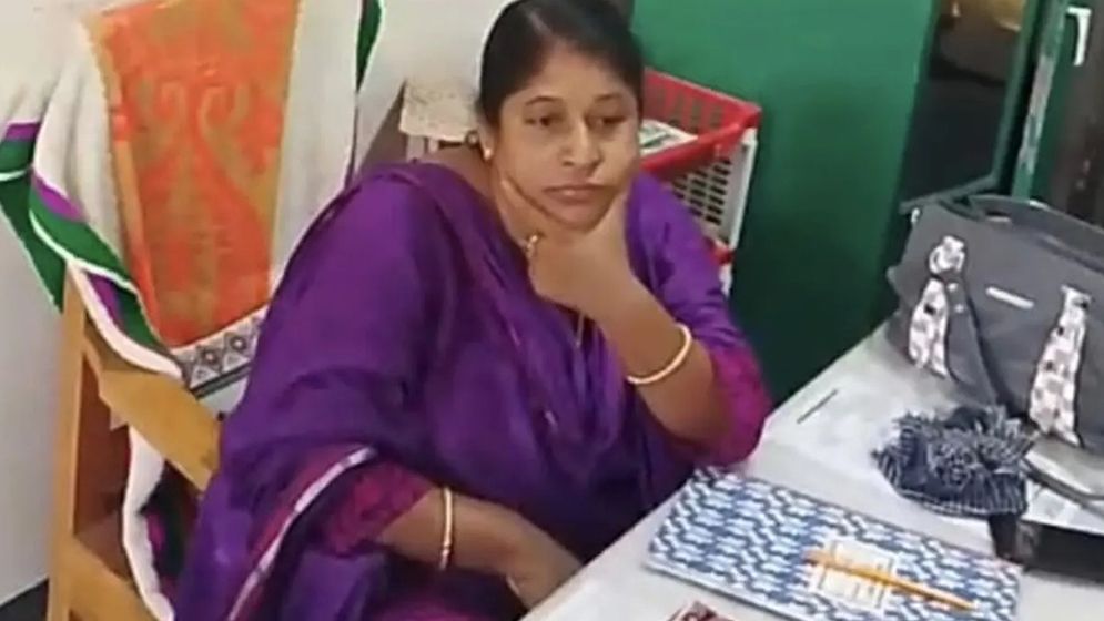 শেখ মুজিবের ছবি টাঙানো সেই প্রধান শিক্ষিকা বরখাস্ত