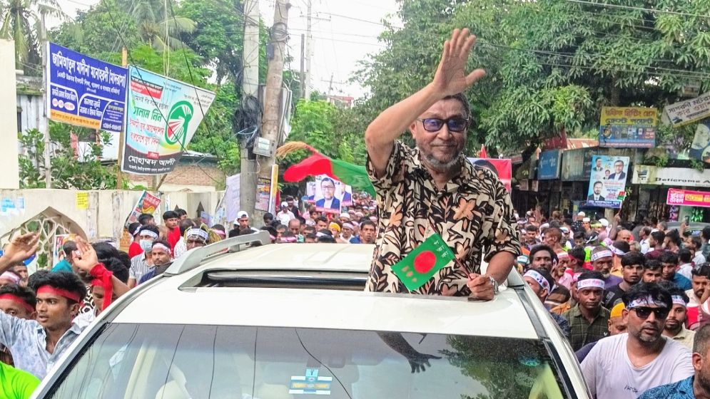টালবাহানা করলে ইউনূসকেও বিদায় নিতে হবে: সাখাওয়াত