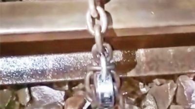 রেললাইনে শিকল প্যাঁচিয়ে নাশকতার চেষ্টা!