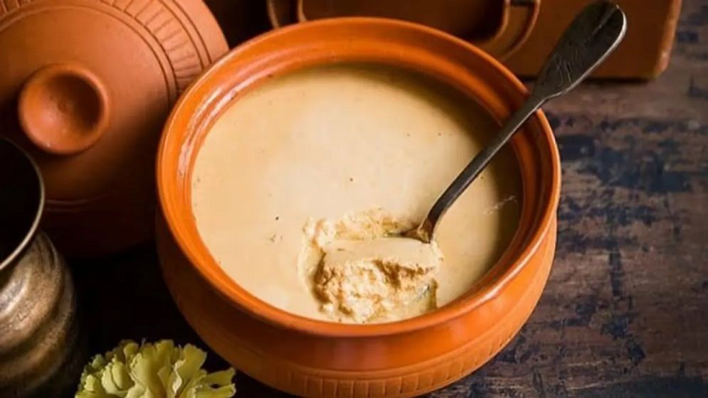 গরমে পেট ঠান্ডা রাখতে পাতে থাকুক দই