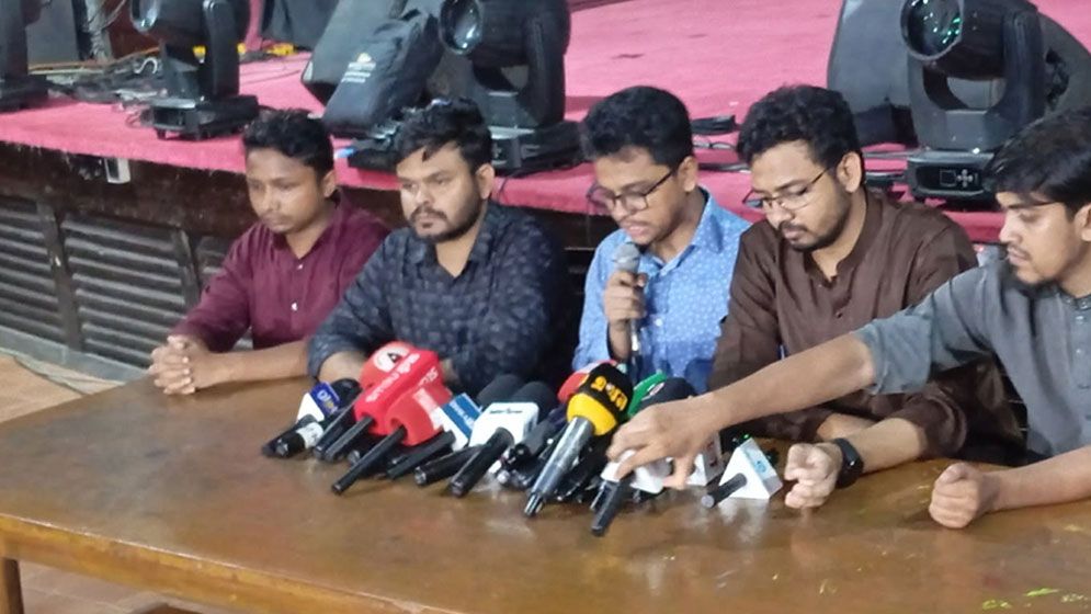 ‘বর্ণচোরার’ ভূমিকায় বামরা: ঢাবি শিবির সভাপতি