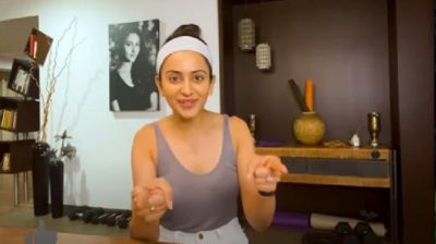 ৫ মিনিটে যেভাবে মেকআপ করেন রাকুলপ্রিত