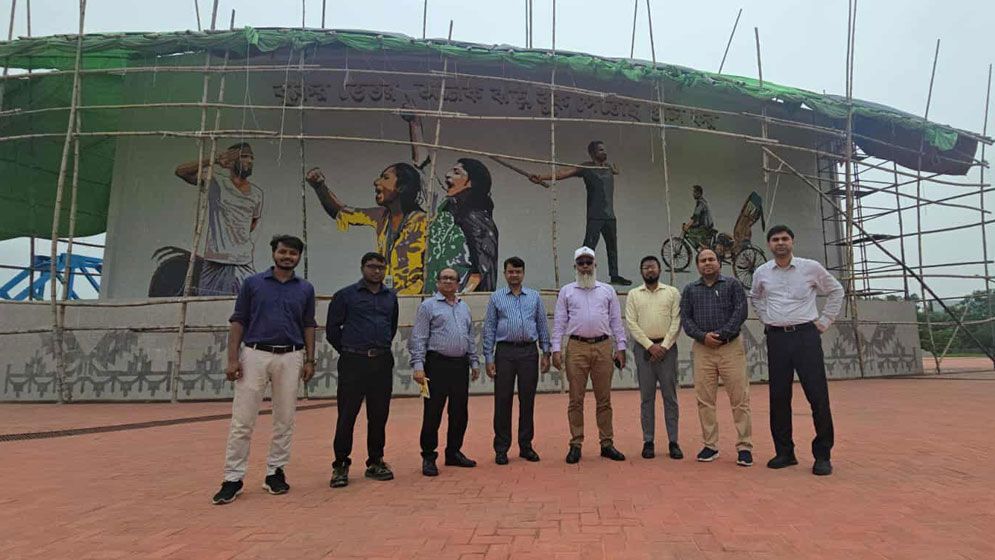 পদ্মা সেতুর মাওয়া ও জাজিরা প্রান্তে জুলাই-গ্রাফিতি অঙ্কন