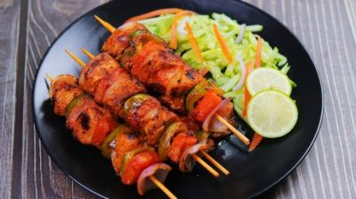 বিকালের নাশতায় মুখরোচক চিকেন স্যাসলিক, বানাবেন যেভাবে