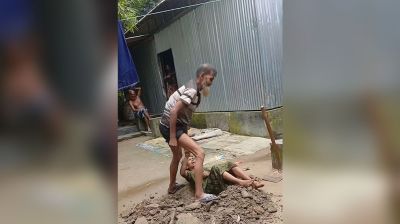 জীবন্ত স্ত্রীকে মাটিচাপা দেওয়ার চেষ্টা, ভিডিও ভাইরাল