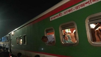 গাজীপুরে ট্রেন লাইনচ্যুত, উত্তরবঙ্গের সঙ্গে যোগাযোগ বন্ধ