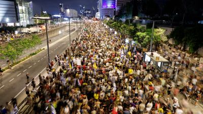 নেতানিয়াহুর গাজা সিটি দখলের সিদ্ধান্তের প্রতিবাদে উত্তাল তেল আবিব