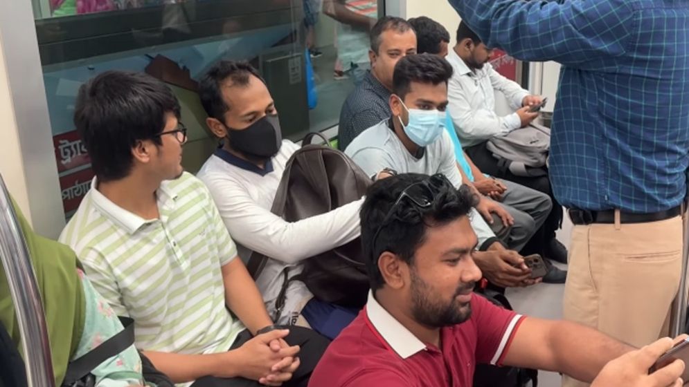 হঠাৎ মেট্রোতে চড়লেন মুশফিক-মিরাজ, গন্তব্য কোথায়
