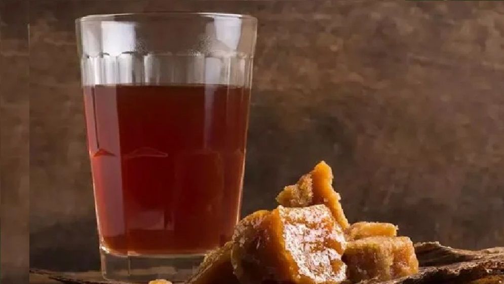 সকালে গুড়ের শরবত কেন খাবেন?