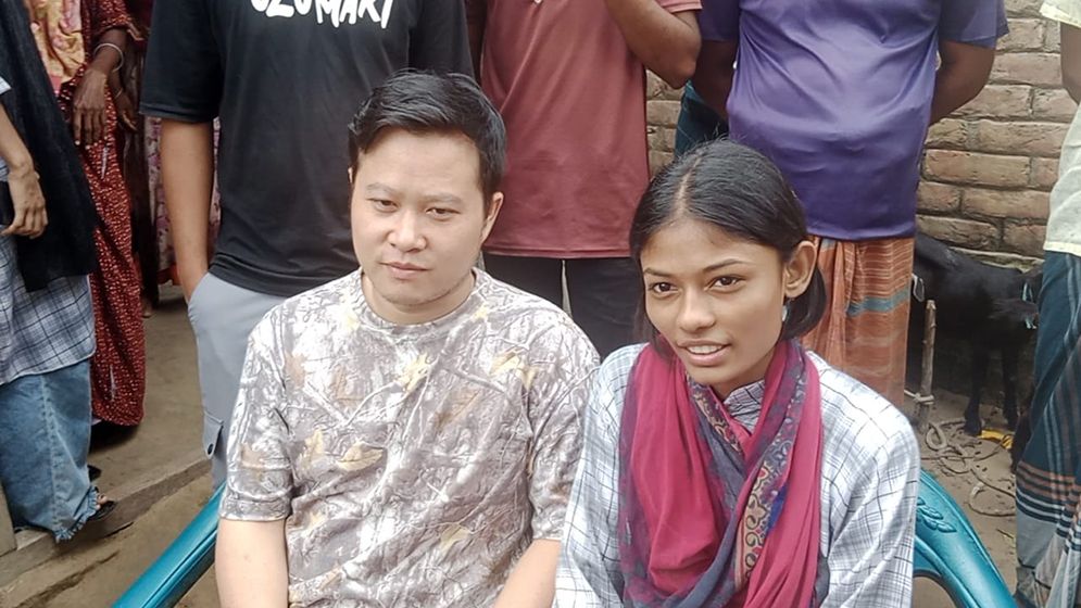 তরুণীর প্রেমের টানে দিনাজপুরে চীনা যুবক, চলছে বিয়ের প্রস্তুতি