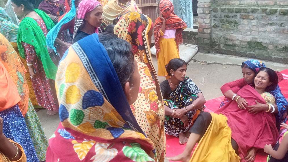 ‘মুই এখন তিনটা ছাওয়াক নিয়া ক্যামন করি চলিম’