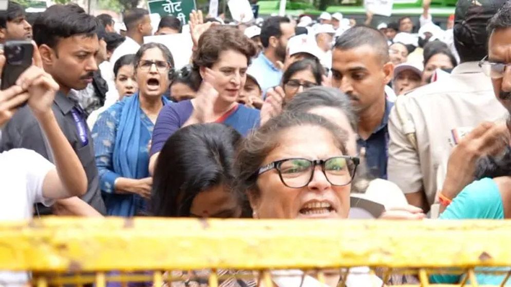 দিল্লির রাজনীতিতে নতুন অগ্নিপর্বের সূচনা