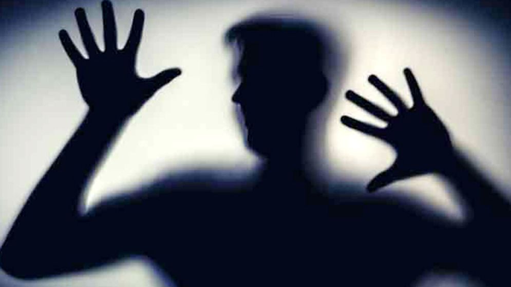 খুঁটিতে বেঁধে বাংলাদেশিকে নির্মম নির্যাতন ভারতীয়দের