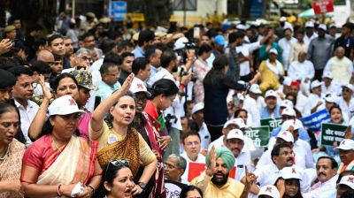 দিল্লিতে বিক্ষোভ চলাকালে অজ্ঞান তৃণমূলের দুই এমপি