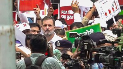 যে কারণে রাহুল-প্রিয়াঙ্কাসহ এমপিদের আটক করল দিল্লি পুলিশ