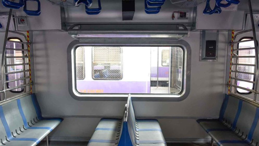 কলকাতায় প্রথম লোকাল এসি ট্রেন চালু