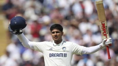 বাবরকে পেছনে ফেলে শীর্ষে গিল