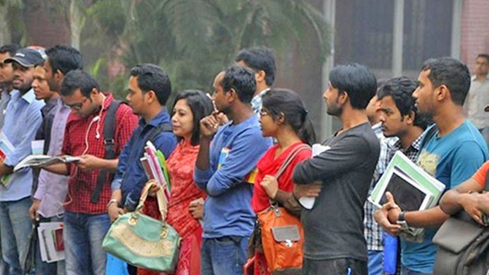 চাকরি না পেয়ে চরম হতাশায় ভুগছেন বেকাররা, নেই দৃশ্যমান উদ্যোগ