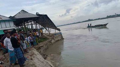 পদ্মার ভাঙনে হুমকির মুখে বাজার