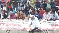 উল্লাপাড়ায় রেলপথ অবরোধ শিক্ষার্থীদের, ঢাকার সঙ্গে উত্তরবঙ্গের রেল যোগাযোগ বন্ধ