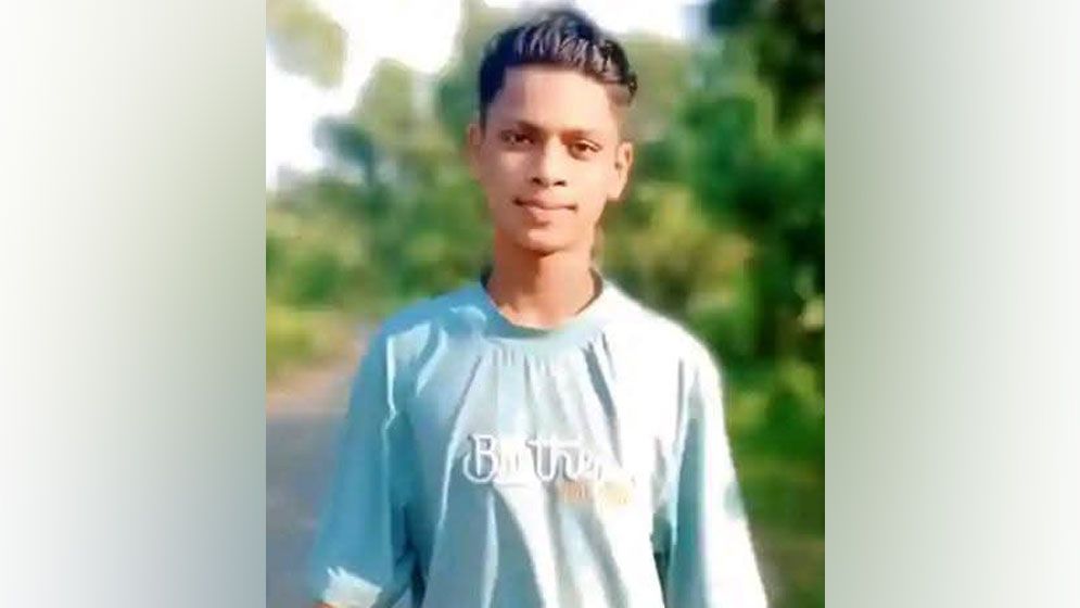 ফুটবল খেলা কেন্দ্র করে ছুরিকাঘাতে স্কুলছাত্র নিহত