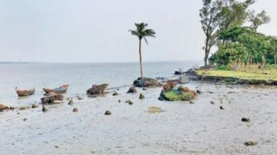 মাঝের চরে নিদারুণ কষ্টে কাটছে জেলেদের জীবন