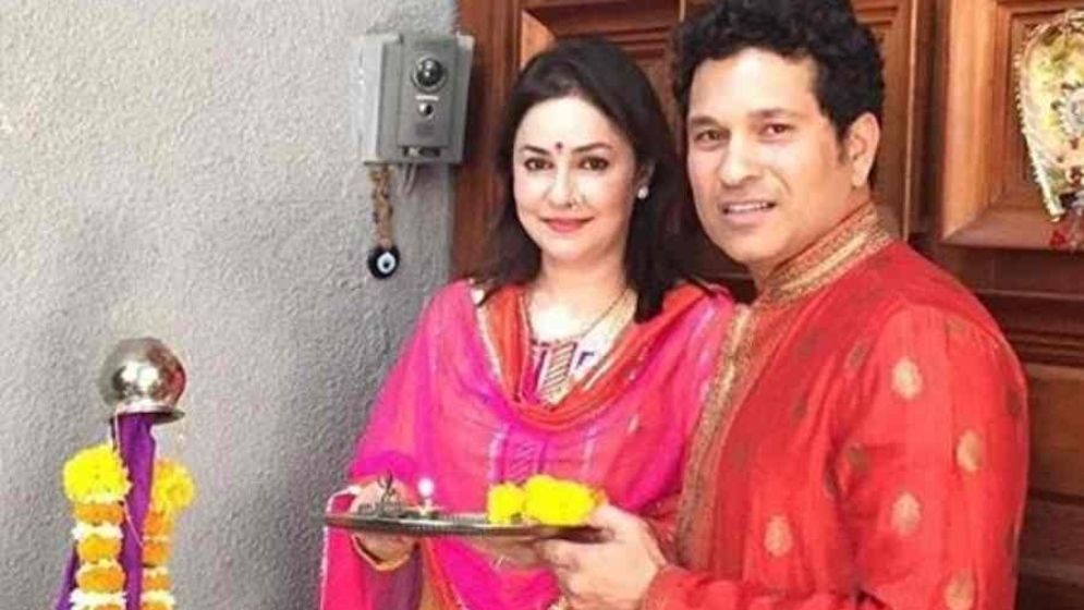ছেলের নতুন ইনিংসে সুখের জন্য পূজা করলেন টেন্ডুলকার