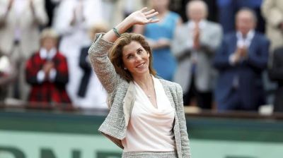 স্নায়ুরোগে আক্রান্ত মনিকা সেলেস