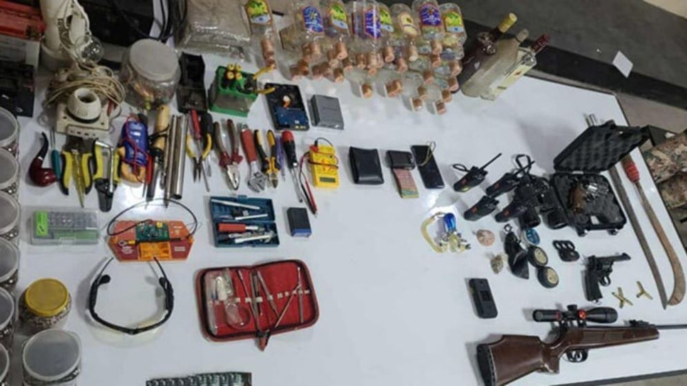 রাজশাহীতে কোচিং সেন্টার থেকে অস্ত্র ও বিস্ফোরক উদ্ধার