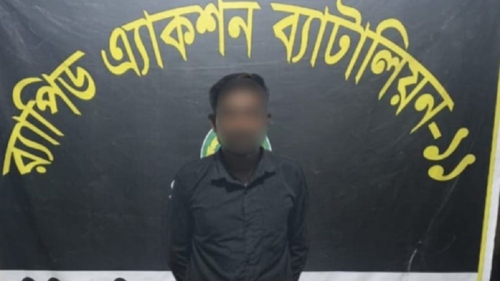 সিদ্ধিরগঞ্জে নারীকে গলা কেটে হত্যা, যুবক গ্রেফতার