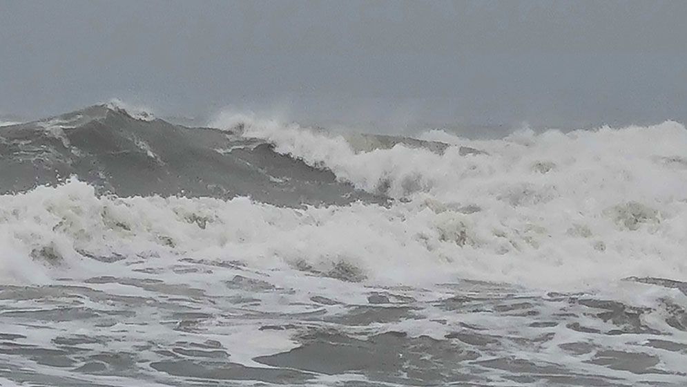 চার সমুদ্রবন্দরে ৩ নম্বর সতর্ক সংকেত