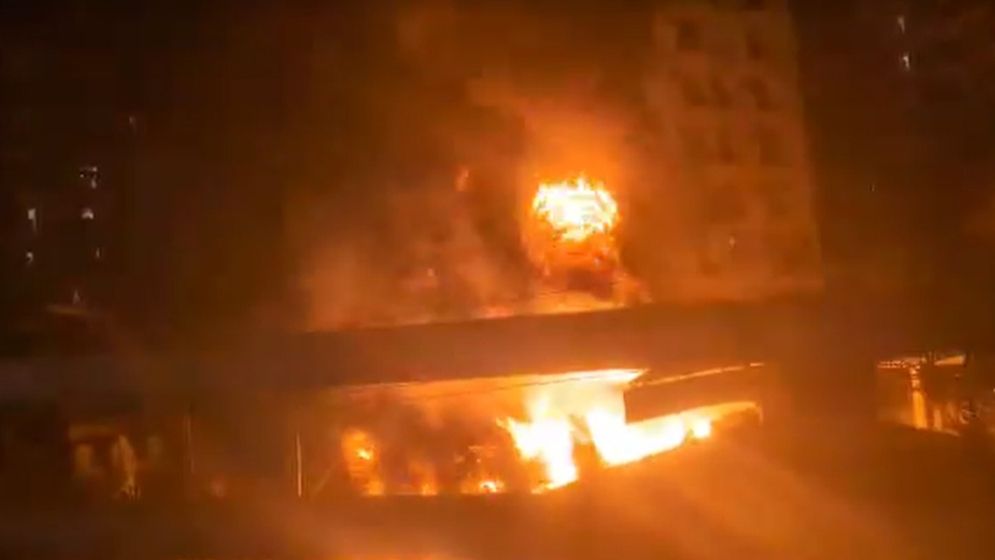 মহাখালীতে পেট্রোল পাম্পে আগুন, নিয়ন্ত্রণে ১১ ইউনিট