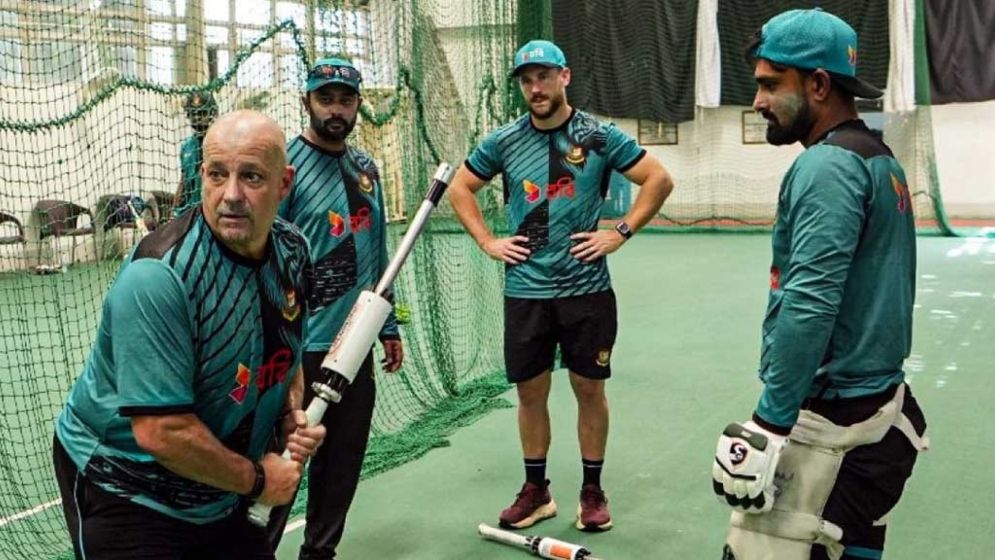 ‘যেটায় আউট হওয়ার কথা, সেটা ছক্কা হয়ে যাবে’