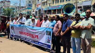 যুগান্তরসহ ২ সাংবাদিকের বিরুদ্ধে মামলা প্রত্যাহার দাবিতে কসবায় মানববন্ধন