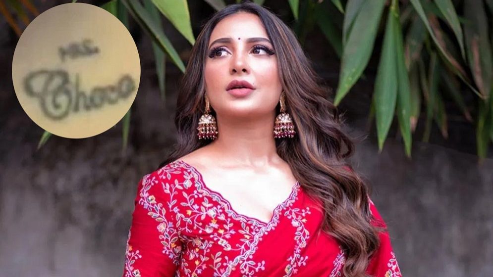 ঘাড়ে কার নামে ট্যাটু করেছেন শুভশ্রী?