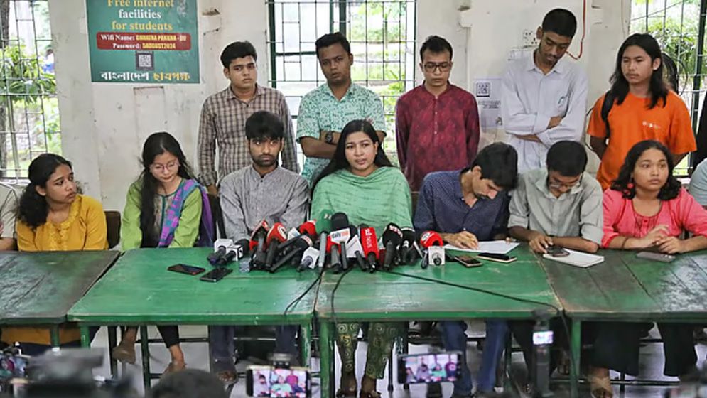 শেখ হাসিনা প্রসঙ্গে ইমিকে প্রশ্ন করায় ক্ষেপে গেলেন মেঘমল্লার বসু