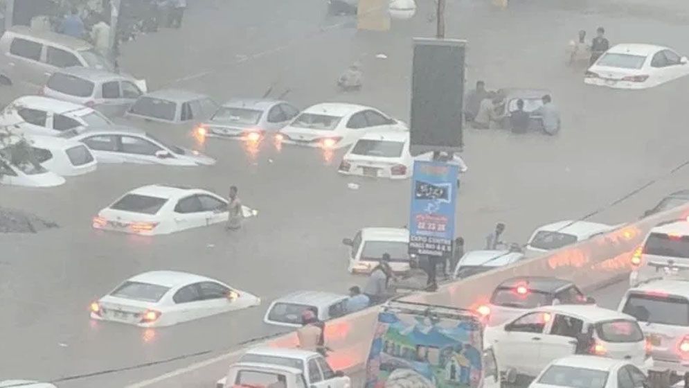 পাকিস্তানে ভয়াবহ বন্যায় মৃতের সংখ্যা বেড়ে ৭০৬