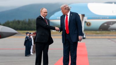 আলাস্কায় জ্বালানি নিতে ‘নগদ অর্থে’ ৩ কোটি টাকা দিতে হয়েছিল পুতিনকে