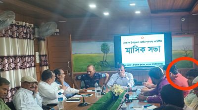 চাঁদাবাজি মামলার আসামিকে নিয়ে সভা করলেন ইউএনও-ওসি